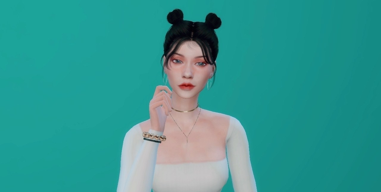 一个小姐姐~
