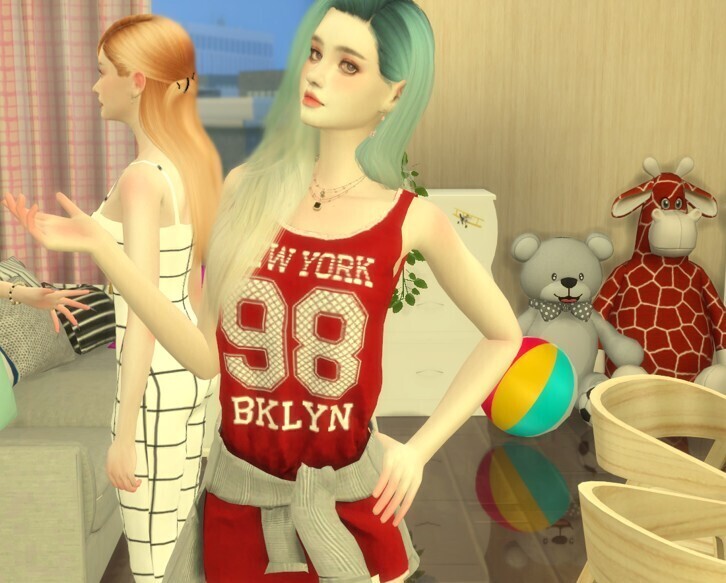 最大的乐趣就是跟他们拍照因为他们都没有我美~哈哈