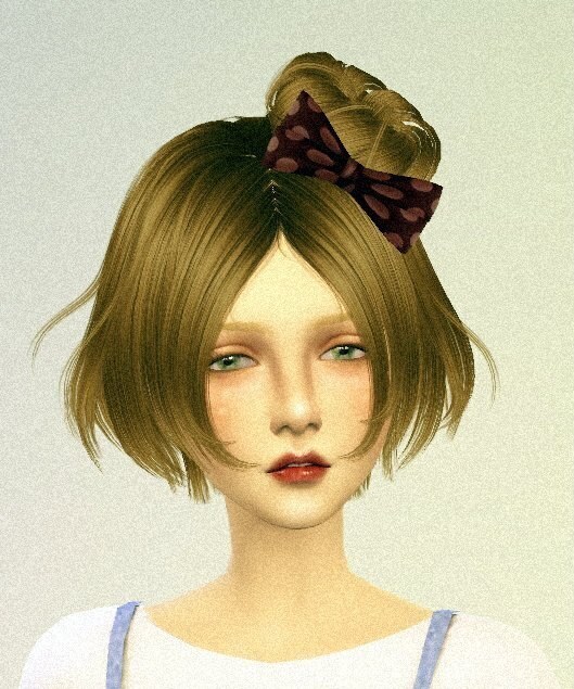 是个身材娇小的小姐姐~