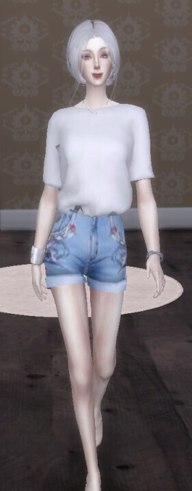 翩若惊鸿,婉若游龙;荣曜秋菊,华茂春松